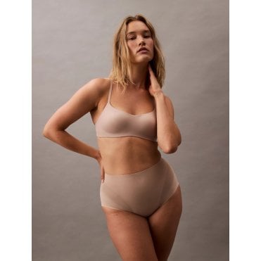 Sculpted Shapewear Briefs - Stay Put Mesh